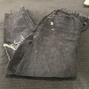 ⭐️ 2/$10 - Divided Black Distressed Jeans